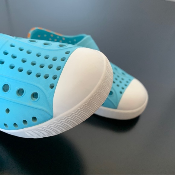 Native Shoes - Blue with Orange Chevron Diagonal Stripes - Picture 11 of 12